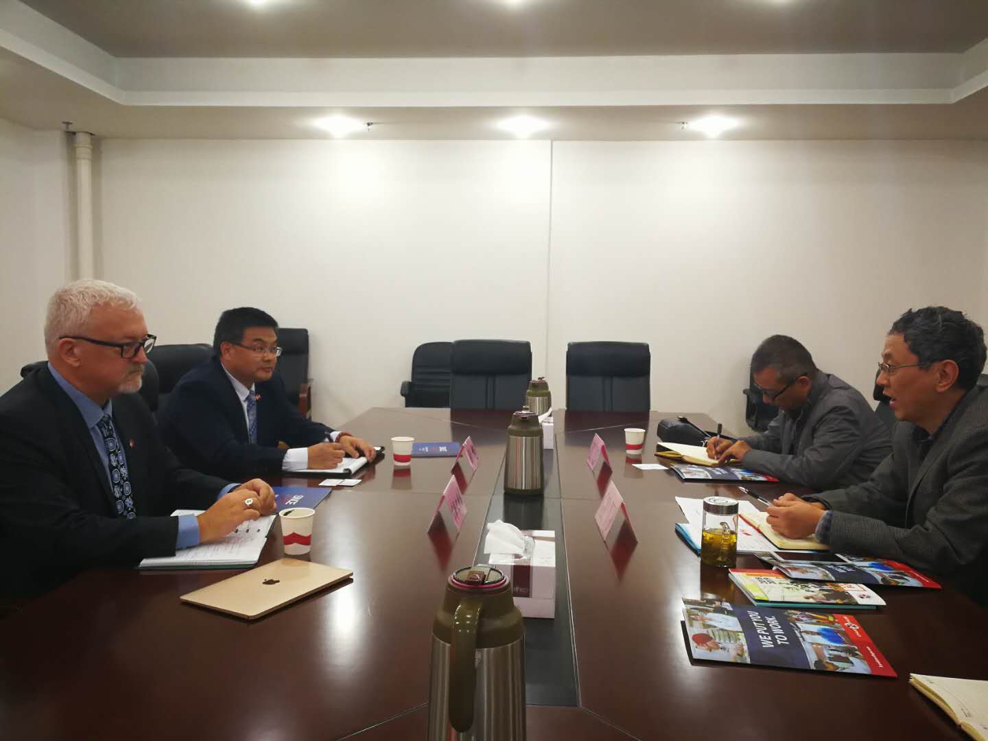 高武会见加拿大客人1.jpg 高武会见加拿大客人1.jpg